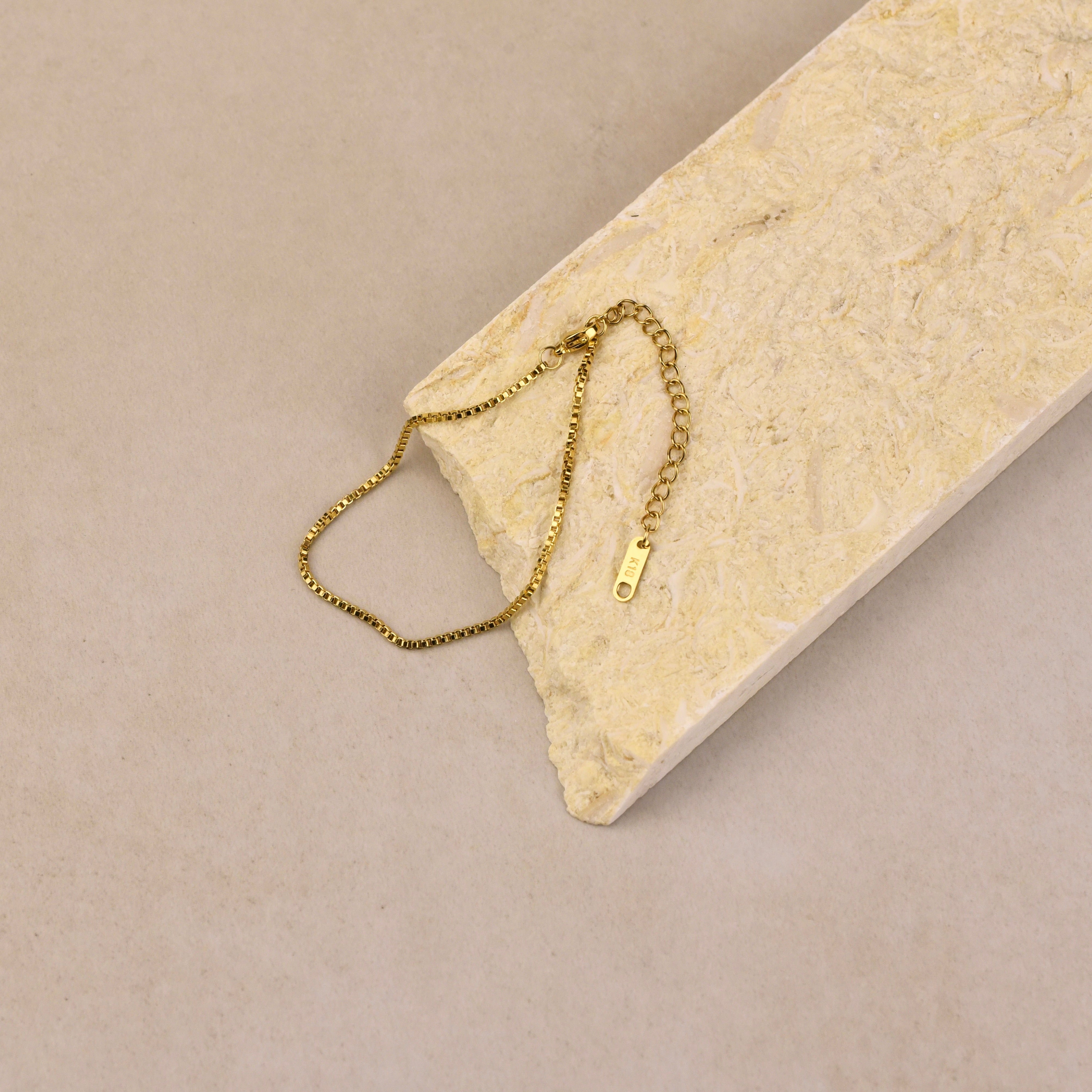 Box Armband