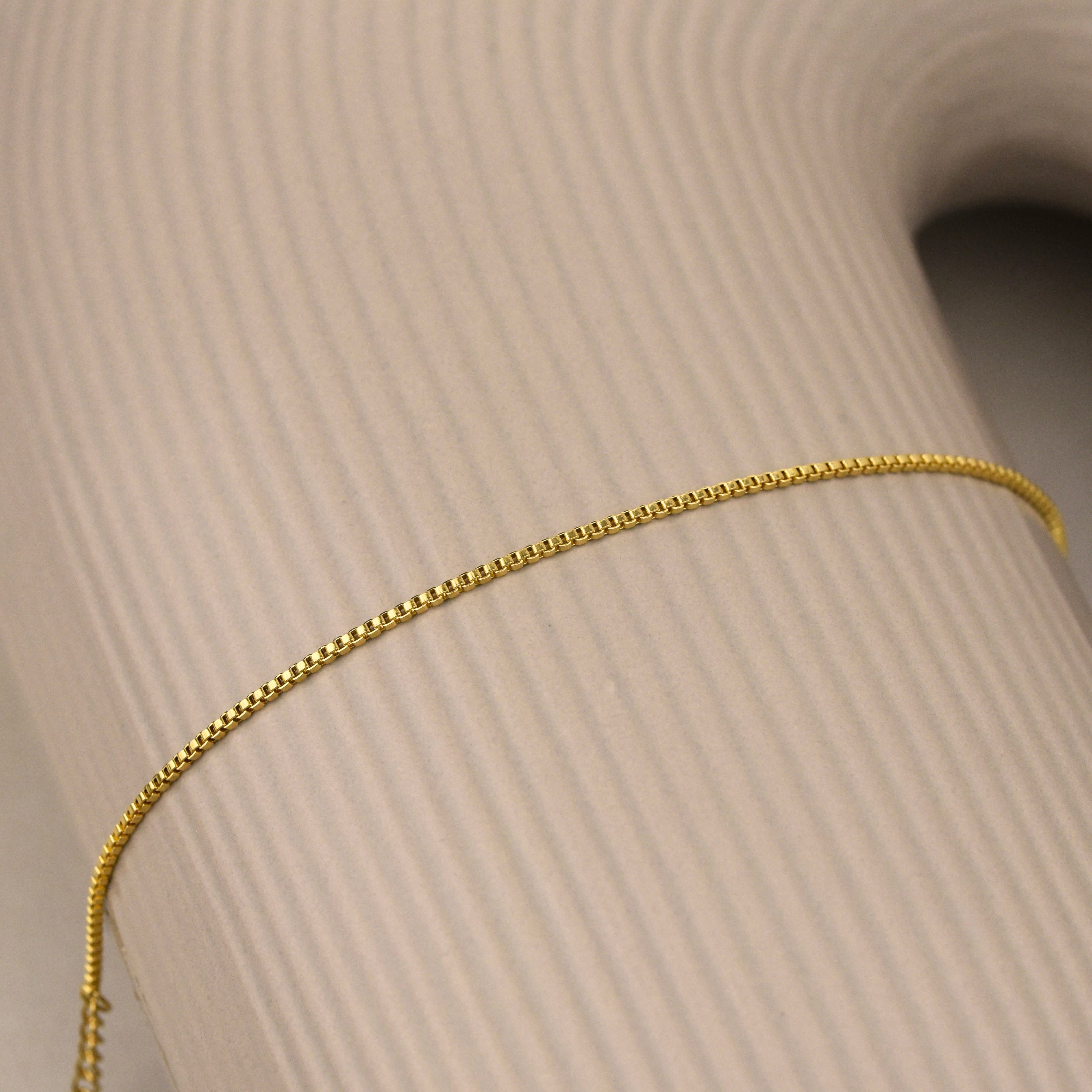 Box Armband
