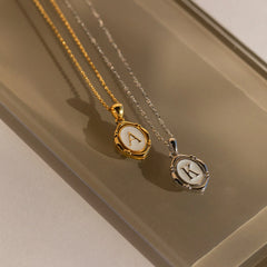 Buchstaben Halsketten